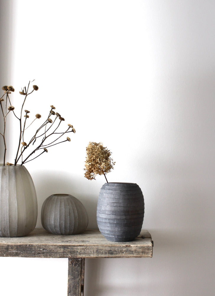 
                  
                    organic vase, smoke
                  
                