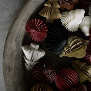 
                  
                    SUSTAIN foldet julepynt, onion hvid
                  
                