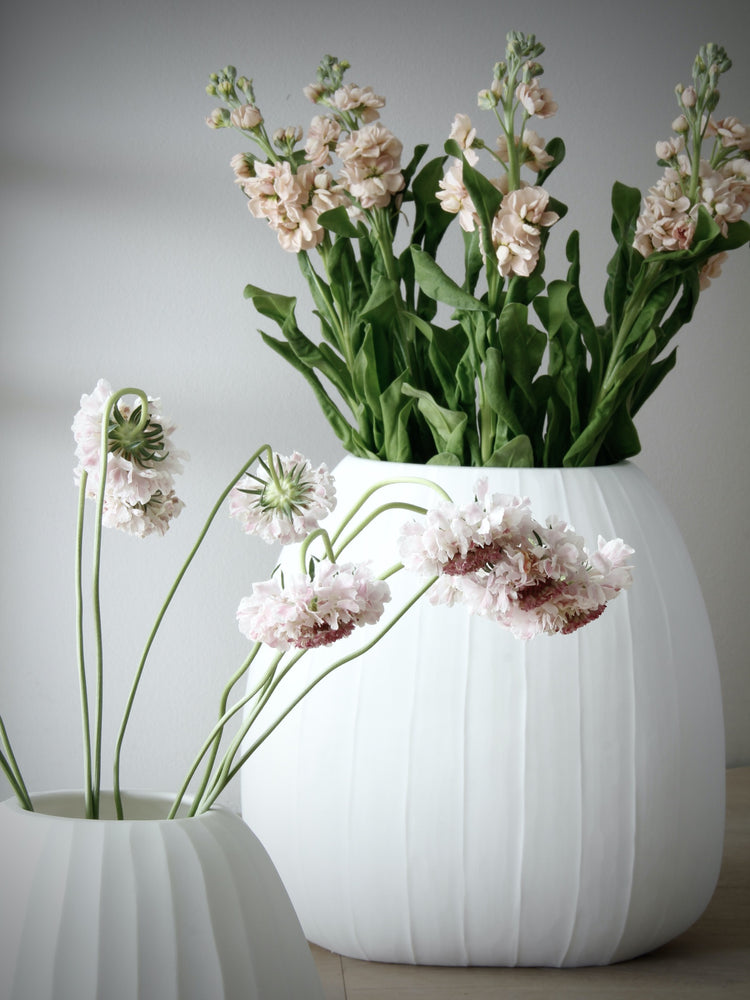 
                  
                    organic vase, opal hvid
                  
                