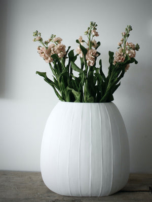 
                  
                    organic vase, opal hvid
                  
                