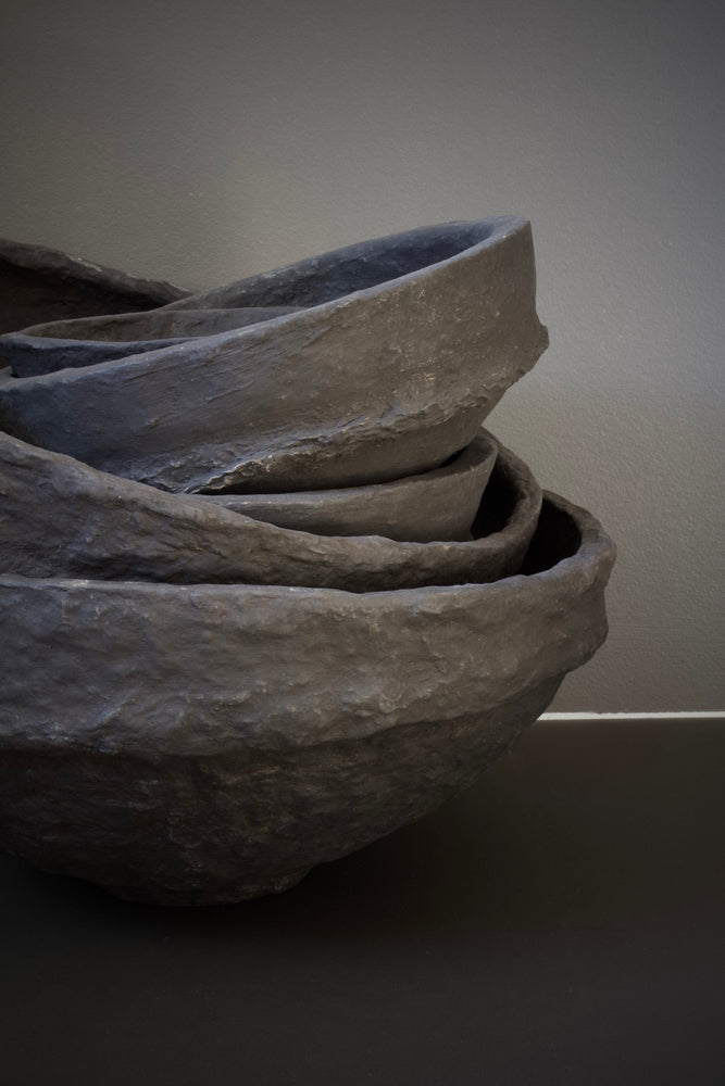 
                  
                    SUSTAIN sculptural skål, medium brun
                  
                