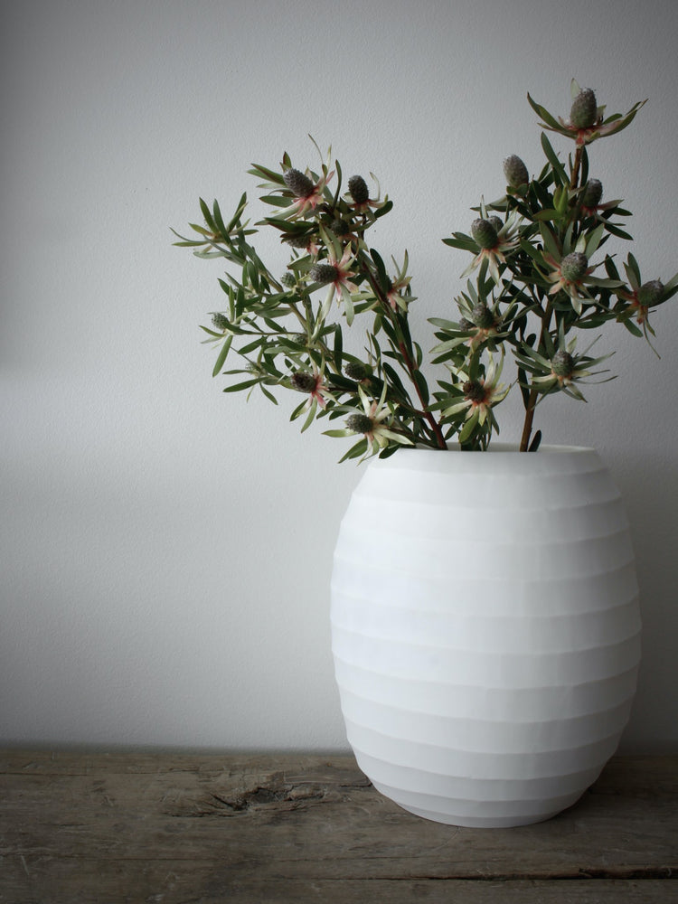 
                  
                    organic vase, opal hvid
                  
                