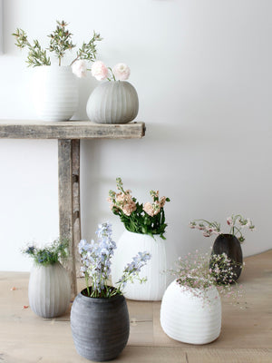 
                  
                    organic vase, opal hvid
                  
                