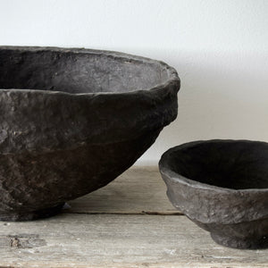 
                  
                    SUSTAIN sculptural skål, small brun
                  
                